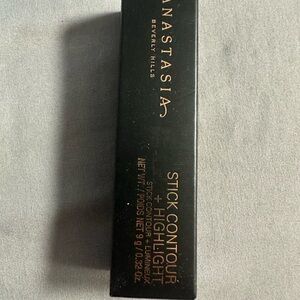 Anastasia Beverly Hills Stick Contour + Highlight